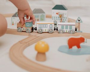 Bigjigs Toys Drevená vláčikodráha pri lese (7)