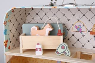 2Kids Toys Domček pre maznáčikov v kufríku (3)