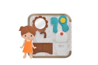 2Kids Toys Senzorická busy kniha Domček s bábikou (10)