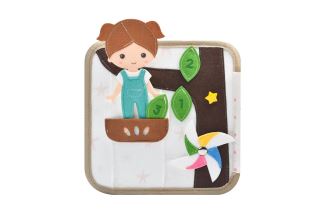 2Kids Toys Senzorická busy kniha Domček s bábikou (4)