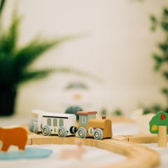 Bigjigs Toys Drevená vláčikodráha pri lese (3)
