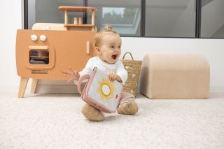 Měkká knížka Tiny Love Země jednorožců – senzorická hračka od 3 měsíců (1)