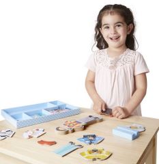 Melissa & Doug Drevená magnetická bábika na obliekanie Julie (3)