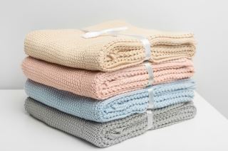 Bavlnená pletená deka pre bábätko 80 × 100 cm – ľahká, mäkká - sivá (560642)